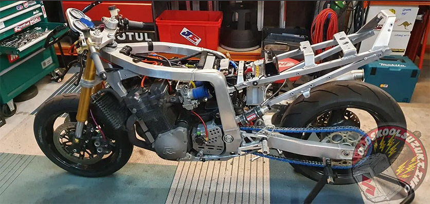 preparation-suzuki-gsxr-750-atmo moteur et rampe carbu racing